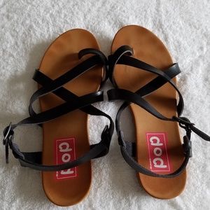 Pop Women's Calley Strap Flat Sandals  -- Size 7M